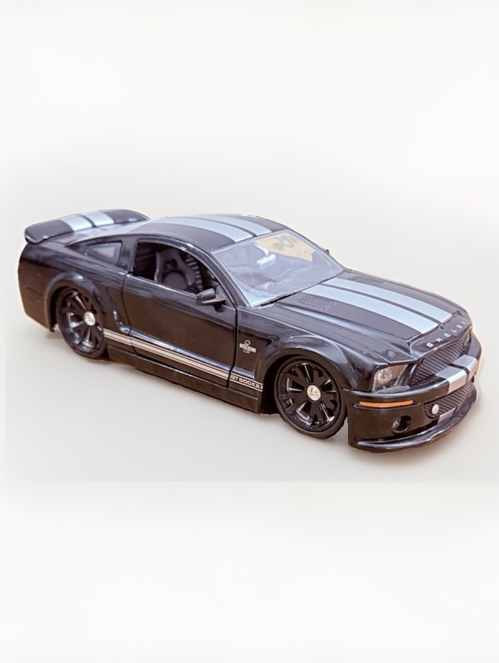 Collectible Diecast Jada Shelby 2008 GT 500KR 1:24 Black Silver Stripe